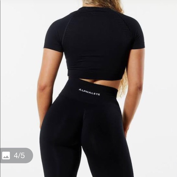 SOLD 🖤 Alphalete workout crop top - Picture 2 of 4